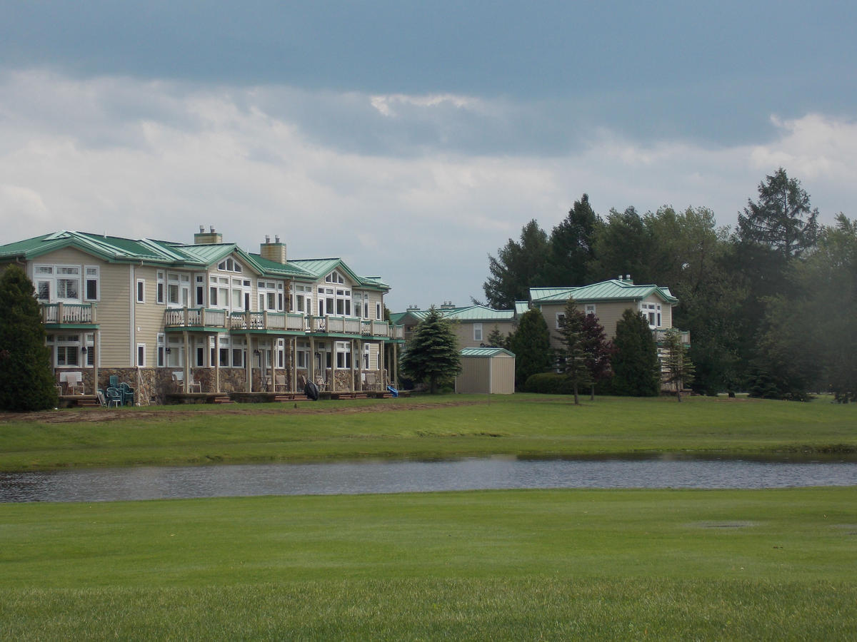 Fairway Suites At The Peak French Creek Buitenkant foto