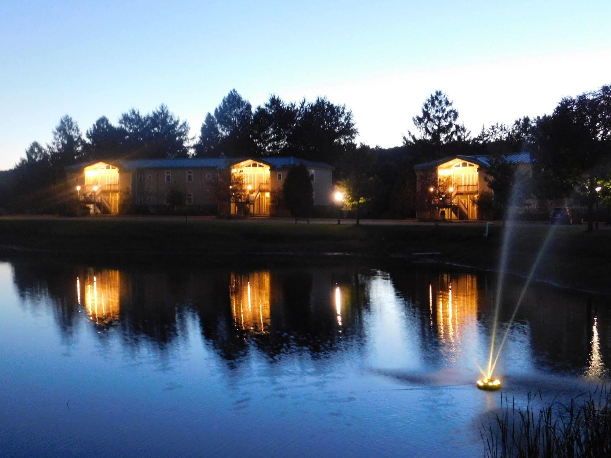 Fairway Suites At The Peak French Creek Buitenkant foto